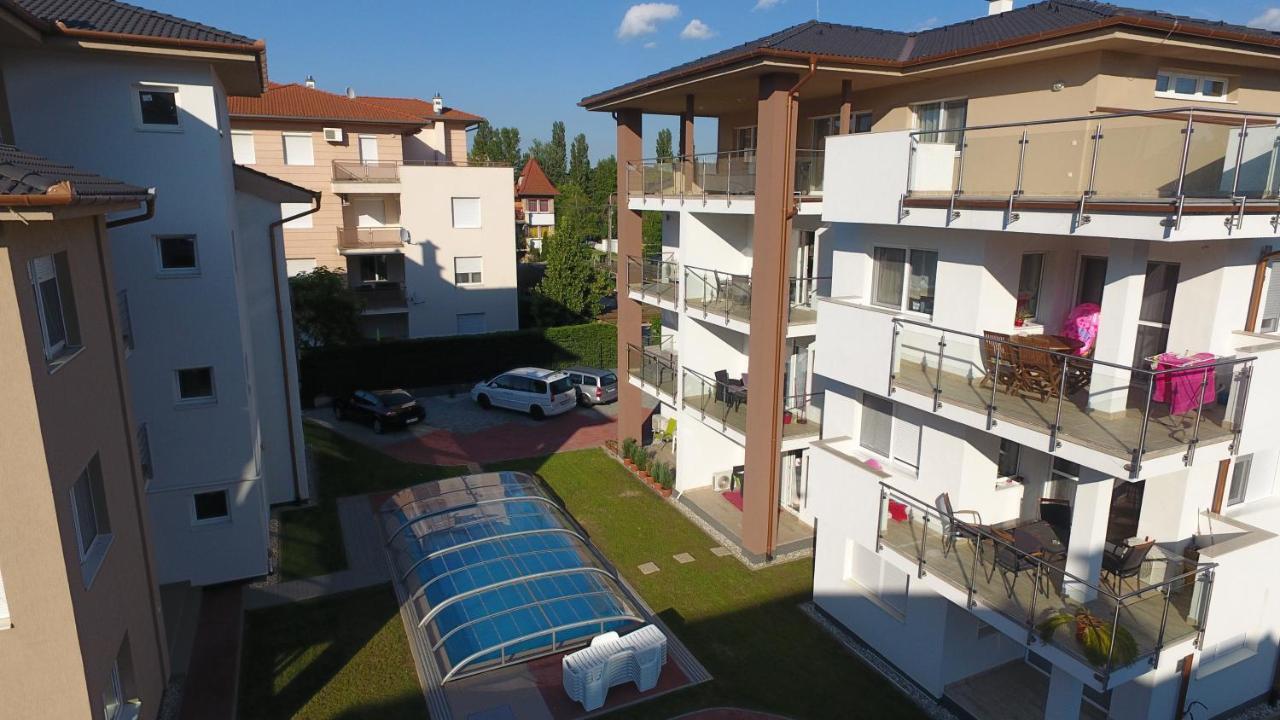 Laguna Beach Apartmanok Siofok Ngoại thất bức ảnh