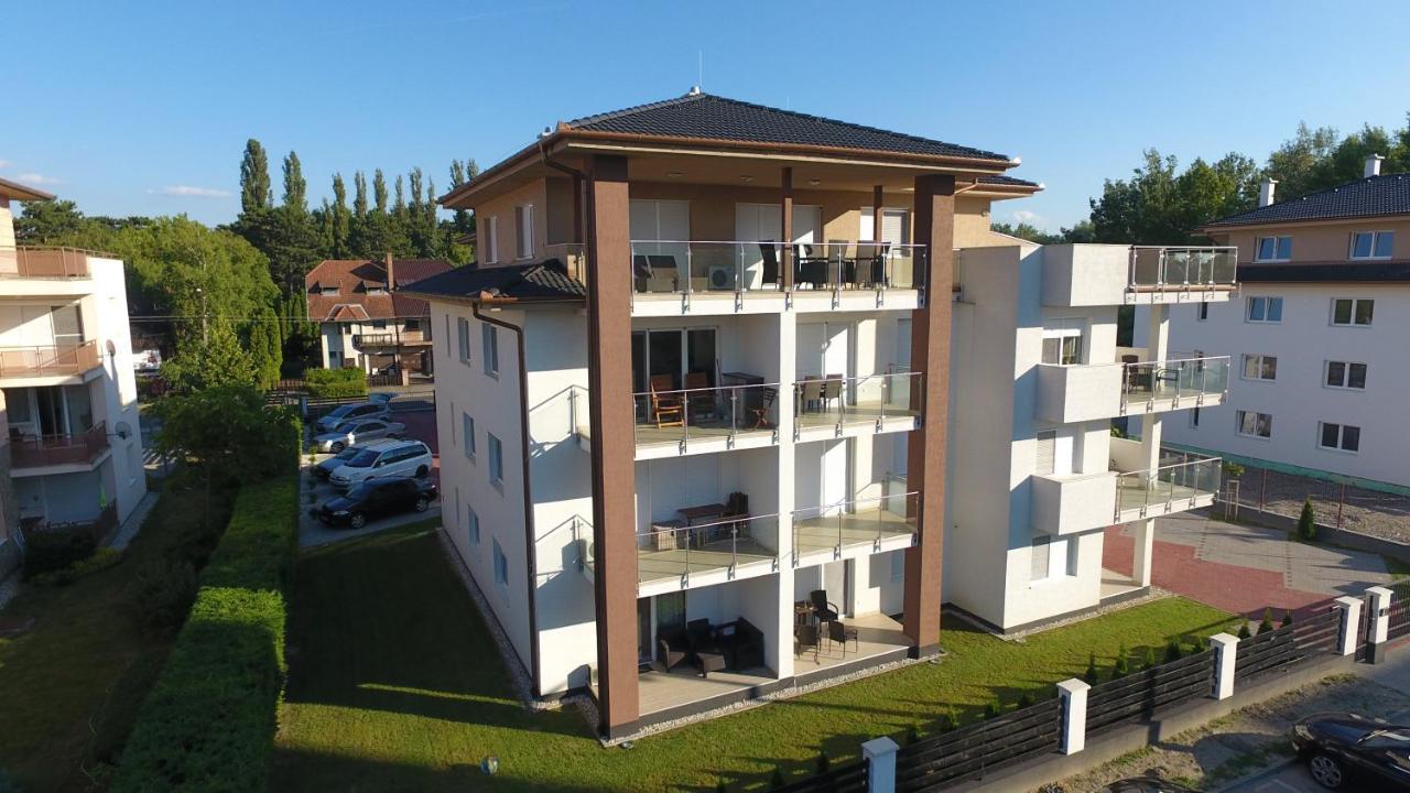 Laguna Beach Apartmanok Siofok Ngoại thất bức ảnh