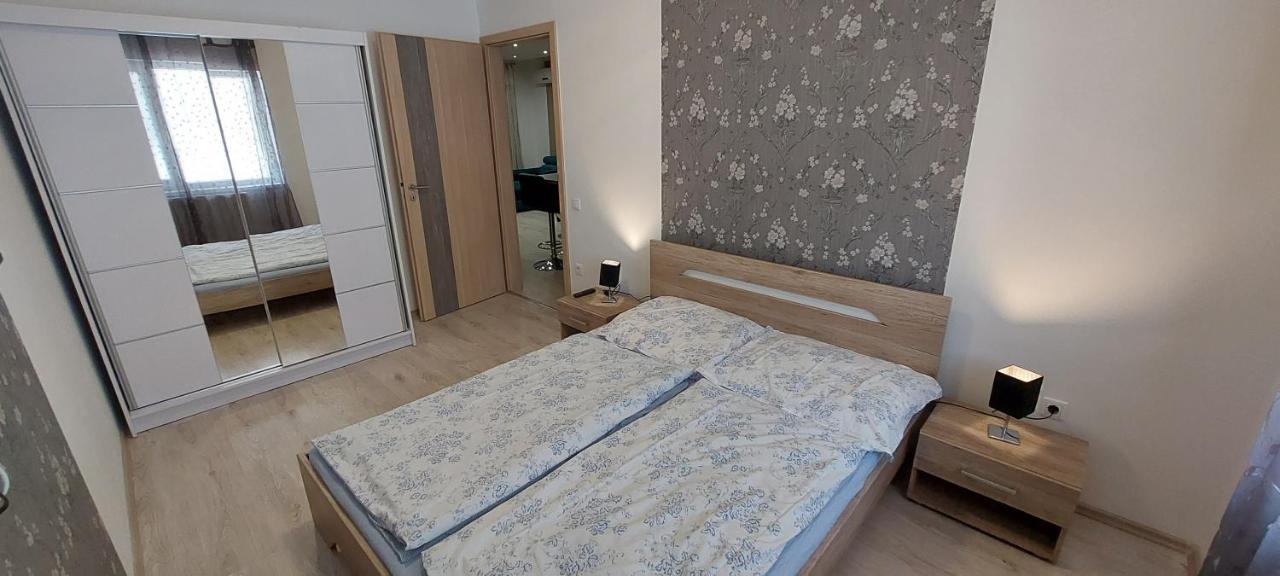 Laguna Beach Apartmanok Siofok Ngoại thất bức ảnh