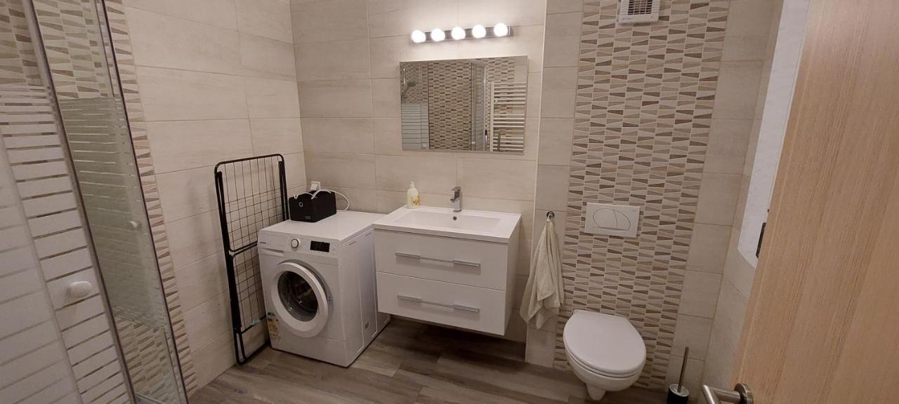 Laguna Beach Apartmanok Siofok Ngoại thất bức ảnh