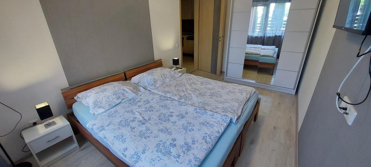 Laguna Beach Apartmanok Siofok Ngoại thất bức ảnh
