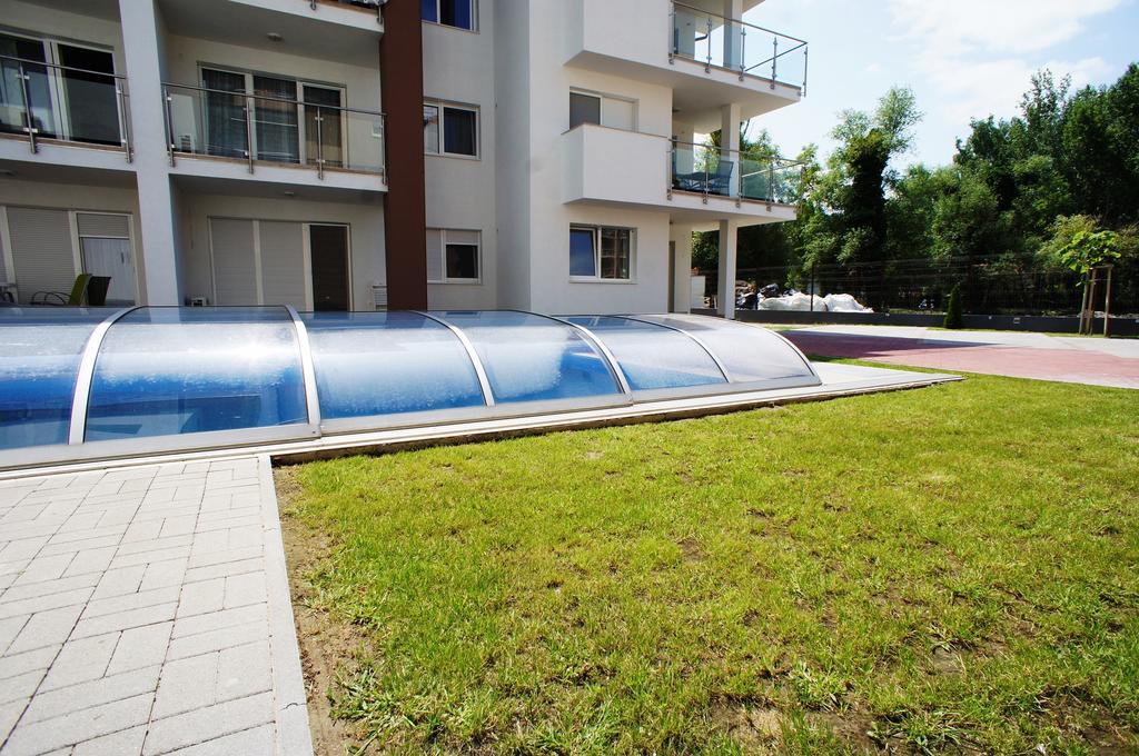 Laguna Beach Apartmanok Siofok Ngoại thất bức ảnh