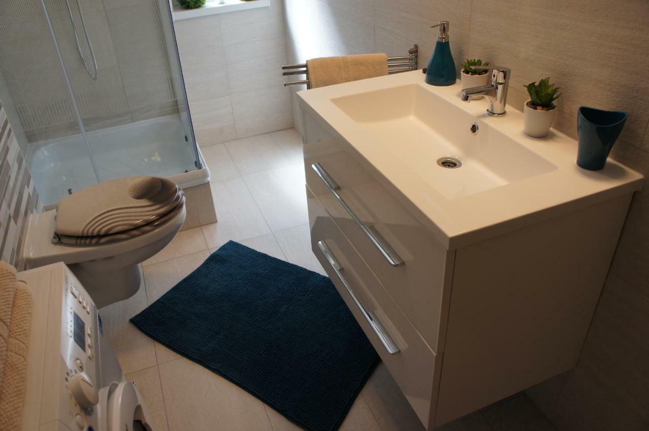 Laguna Beach Apartmanok Siofok Ngoại thất bức ảnh